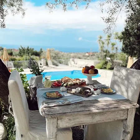 Elenia Tsoukaládhes