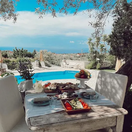 Elenia Tsoukaládhes