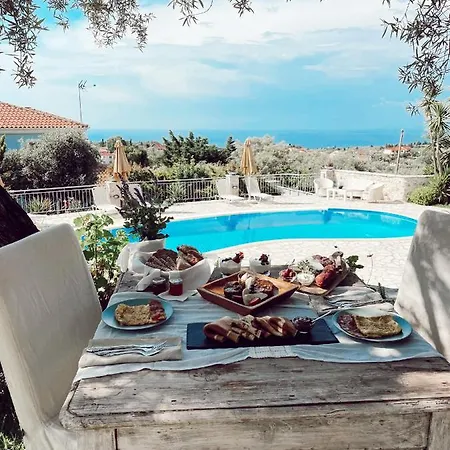 Elenia Tsoukaládhes