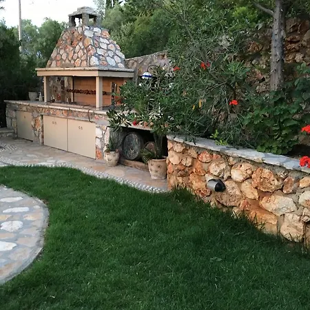 Elenia Tsoukaládhes